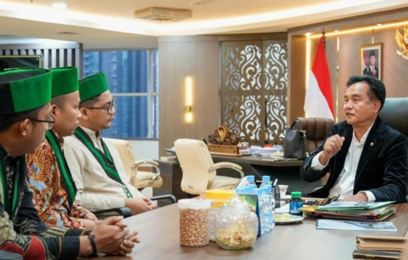 Menteri Koordinator Hukum, HAM, Keimigrasian dan Pemasyarakatan (Kumham Imipas), Yusril Ihza Mahendra menerima Pengurus Besar Himpunan Mahasiswa Islam (HMI) di Jakarta, Kamis (30/1/2025). (Foto: Dok Rizka Indonesia) 