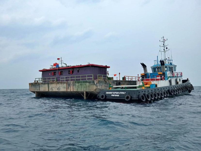 Lanal Banten membantu evakuasi Tugboat (TB) Mega 09 yang mengalami kecelakaan di Perairan Selat Sunda, Ahad. Sumber: Seputar Militer