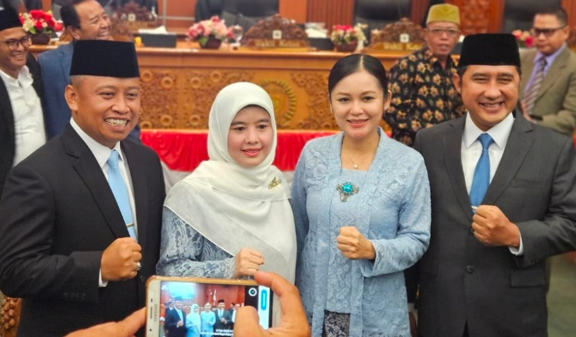 DPRD Kota Depok tetapkan Supian Suri – Chandra Rahmansyah sebagai Wali Kota dan Wakil Wali Kota Depok dalam rapat paripurna yang digelar di Gedung DPRD Kota Depok, Kamis (06/02/2025). (Foto: Dok RUZKA INDONESIA)