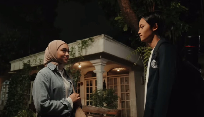 Nabila Taqiyyah dan Rizwan Fadilah dalam mv Tak Satu Cerita. (Rfas Music)