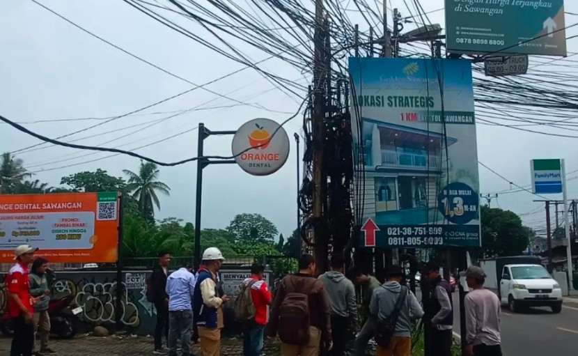 Peralihan kabel udara di Jalan Muchtar, Sawangan, Kota Depok. (Foto: Dok Diskominfo Kota Depok)