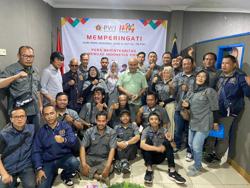 Peringatan Hari Pers Nasional di Sekretariat PWI Kota Sukabumi, Ahad (9/2/2025).