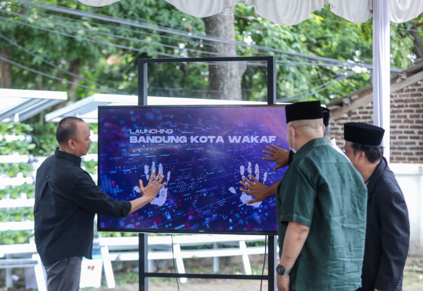 Peluncuran program Wakaf Hijau Kota Bandung