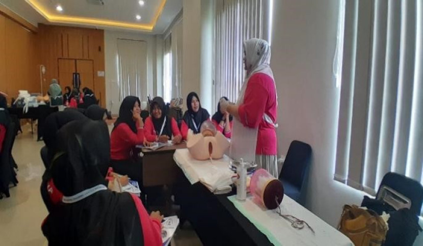 Dokumentasi simulasi atau parket pelatihan Kewaspadaan Kegawatan Maternal dan Neonatal (KKMN)