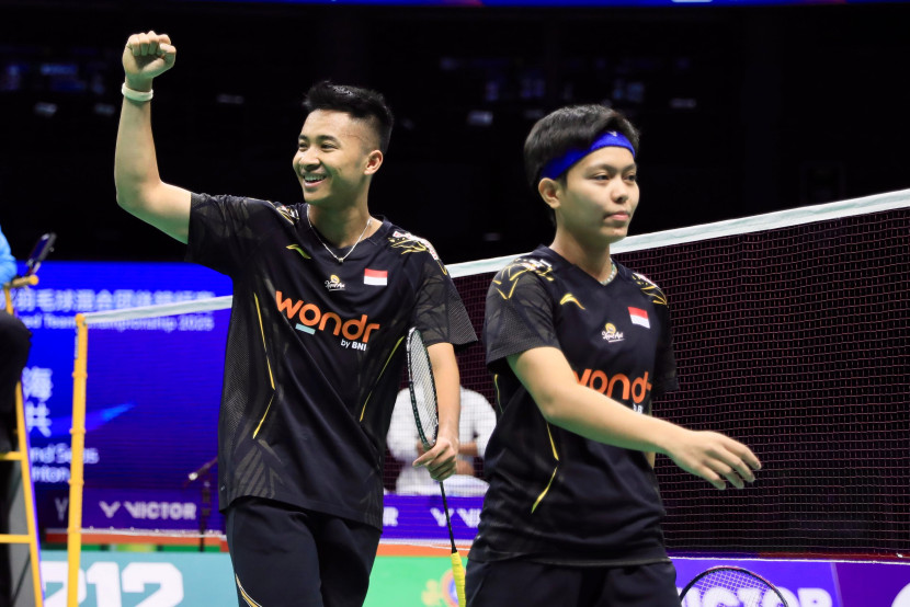 Tim Indonesia mengalahkan Malaysia dengan 3-2 di fase grup sekaligus menggagalkan Malaysia ke perempat final Kejuaraan Campuran Asia 2025. (PBSI)