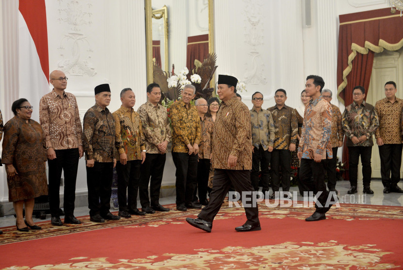 Prabowo dan Gibran usai mengumumkan jajaran Wamen di Kabinet Merah Putih.