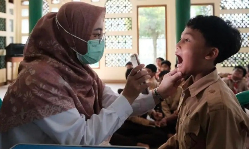 Pemeriksaan Kesehatan Gratis untuk siswa SD, SMP dan SMA yang berulang tahun. (Foto: Dok Diskominfo Kota Depok)