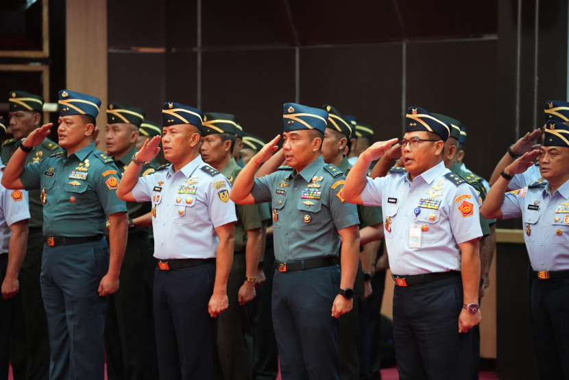 Laporan korps kenaikan pangkat 32 perwira tinggi (pati) TNI di Aula Gatot Subroto Mabes TNI, Cilangkap, Jakarta Timur, Kamis (13/2/2025). Sumber: Seputar Militer