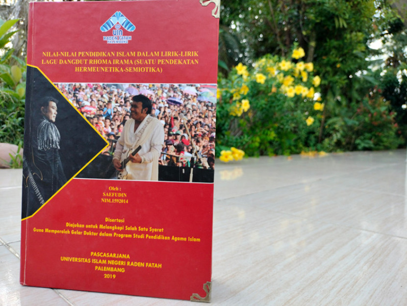 Disertasi Saefudin tentang Rhoma Irama, (FOTO: Maspril Aries)