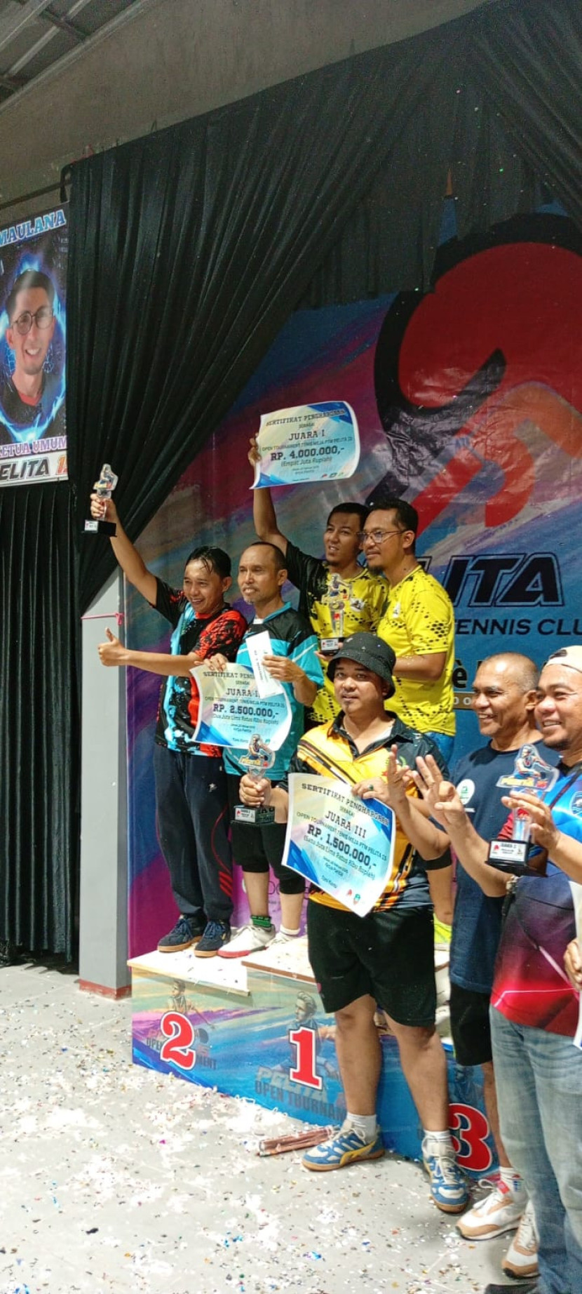 Pasangan Rahmat-Andre, (podium 1, menjuarai turnamen Pelita Open).