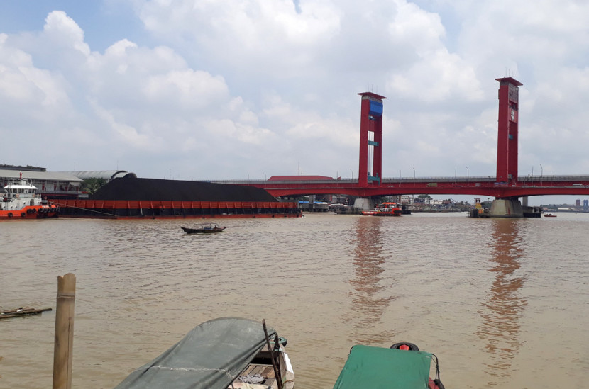 Jembatan Ampera yang diusulkan menjadi Cagar Budaya. (FOTO: Maspril Aries)