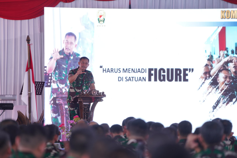 KSAD Jenderal Maruli Simanjuntak menutup Apel Dansat 2025 di Menlatpur Kostrad, Sanggabuana, Kabupaten Karawang, Jawa Bara, Selasa (18/2/2025). Sumber:Seputar Militer