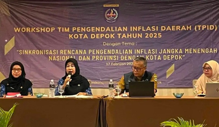 Pj Sekda Kota Depok, Nina Suzana dalam acara Workshop Tim Pengendalian Inflasi Daerah Kota Depok, di Hotel Savero Depok, Senin (17/02/2025). (Foto: Dok Diskominfo Kota Depok)