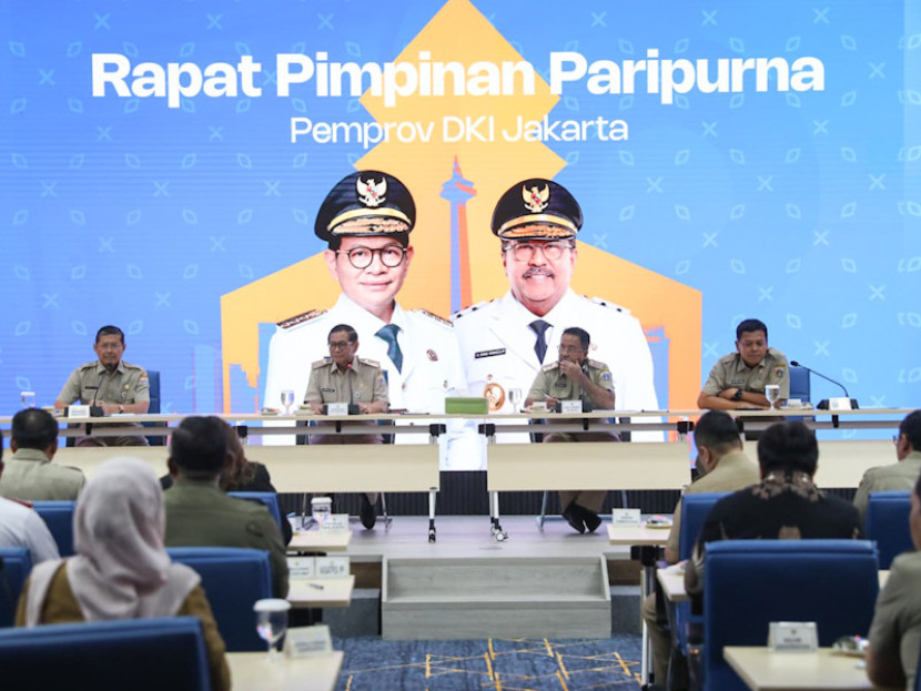 Gubernur dan wakil gubernur baru Jakarta menggelar rapat di hari pertama berdinas.                                                                     Sumber:beritajakarta.id