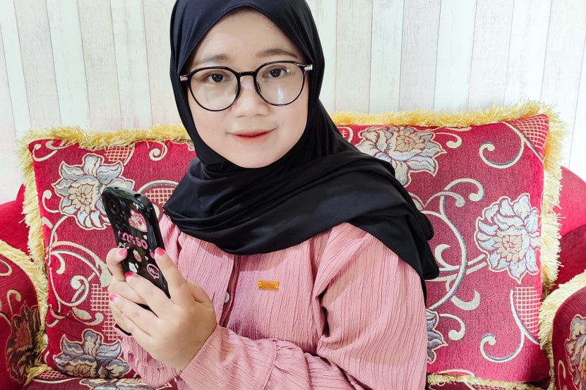 Ina Siti Nurjanah, seorang ibu rumah tangga dari Ciamis, Jawa Barat, mengambil peluang lewat bisnis afiliasi. Sumber: Lazada 