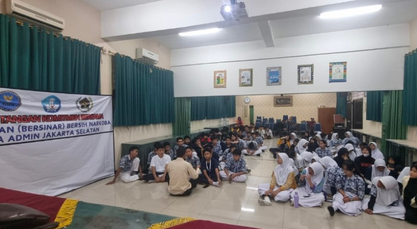 Para pelajar SMPN 68 Jakarta sedang mengikuti dialog interaktif terkait pencegahan dan penyalahgunaan narkoba. (Foto: Dok RUZKA INDONESIA)