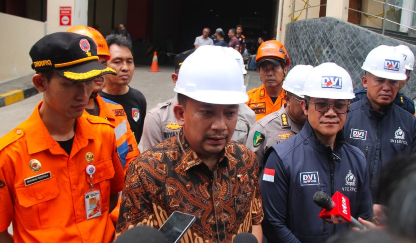 Kasat Reskrim Polres Metro Jakbar, AKBP Arfan Zulkan Sipayung menjelaskan penyebab kebakaran Glodok Plaza, Tamansari, Jakbar. (Foto: Dok RUZKA INDONESIA)