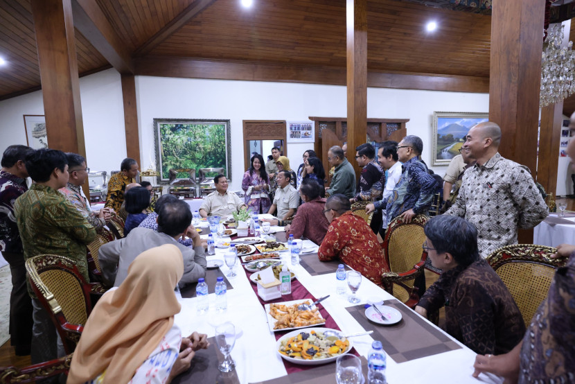 Presiden Prabowo Subianto bertemu pemred media massa di Hambalang, Kabupaten Bogor, Jawa Barat, Sabtu (23/2/2025). Sumber: Seputar Militer