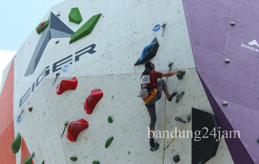 Perlombaan panjat tebing 'The Spider Kids 2025' yang diselenggarakan Eiger Tropical Adventure di halaman Eiger, Jalan Sumatera, Kota Bandung, Sabtu (22/2/2025). Foto: Edi Yusuf