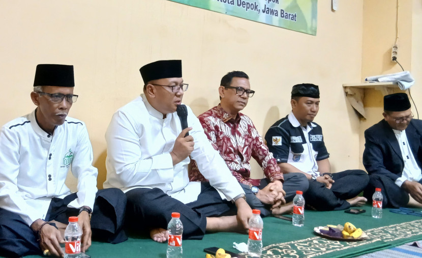 Pradi Supriatna saat memberikan tausiyah dihadapan anggota Majelis Taklim Balai Wartawan Kota Depok.