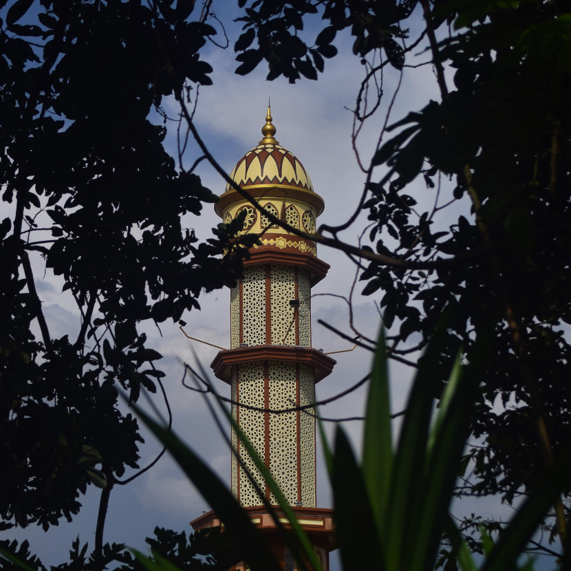 Ilustrasi: Menara Masjid Al-Ikhlas Bandar Lampung. (Foto: SumatraLink.id/Mursalin Yasland)