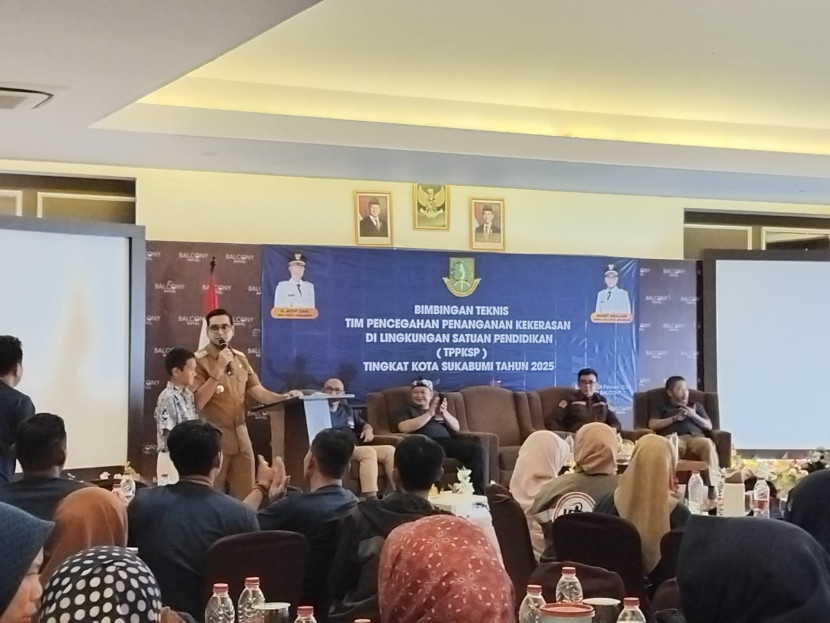 Wakil Wali Kota Sukabumi Bobby Maulana menghadiri bimtek Tim Pencegahan dan Penanganan Kekerasan pada Satuan Pendidikan (TPPKSP) digelar Dinas Pendidikan dan Kebudayaan di Ballroom Hotel Balcony, Senin (24/2/2025).