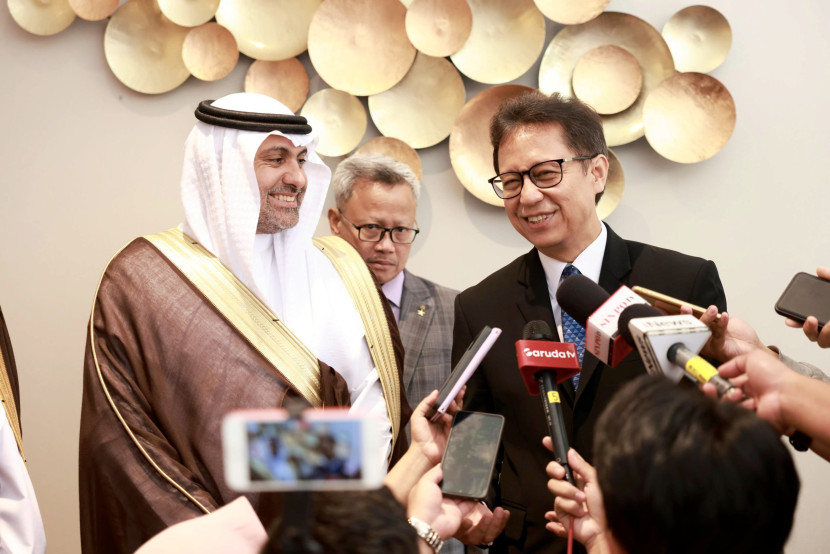 Menteri Kesehatan RI, Budi Gunadi Sadikin dan Menteri Kesehatan Arab Saudi, Fahad Abdulrahman AlJalajel jumpa pers setelah pertemuan bilateral.