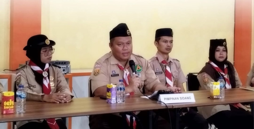 Ketua Kwarcab Gerakan Pramuka Kota Sukabumi, Raden Kusumo Huptaripto dalam sebuah acara Pramuka.