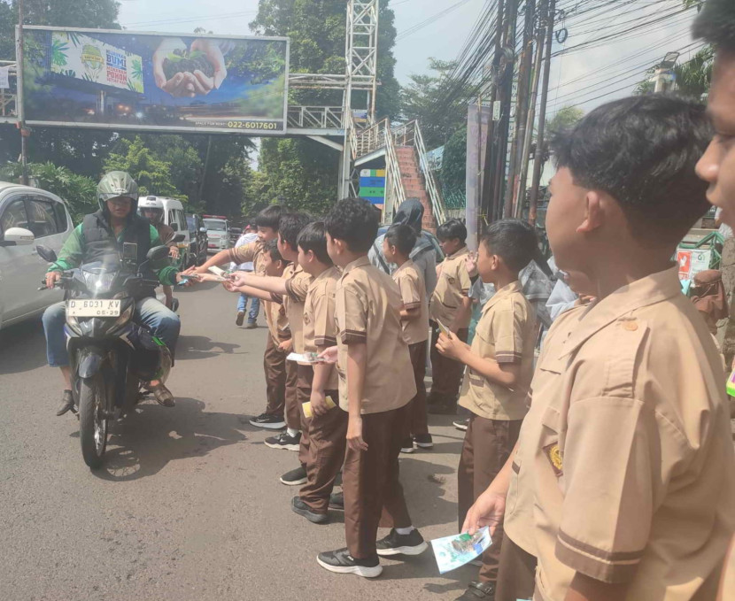 Siswa SD, turun ke jalan menyambut bulan suci ramadhan