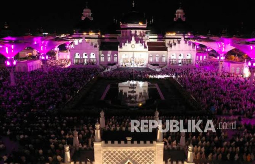 Pelaksanaan sholat taraweh Ramadhan di Masjid Raya Baiturrahman Banda Aceh. (Foto: Dok REPUBLIKA) 