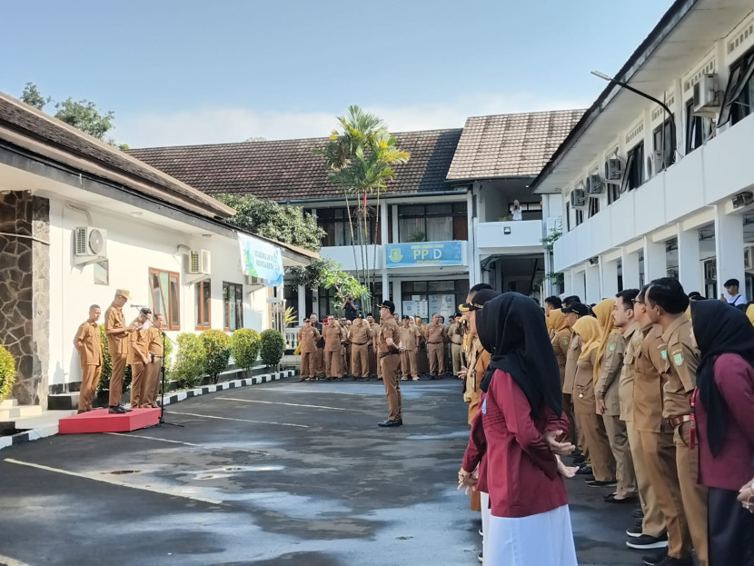 Suasana apel pagi perdana di Setda Pemkot Sukabumi dipimpin Wali Kota Sukabumi Ayep Zaki, Senin (3/3/2025).