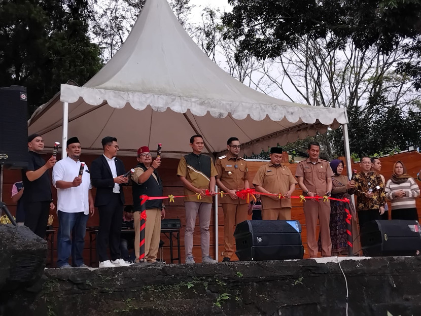 Pembukaan Santa Sea Ramadhan Fair yang digelar SantaSea Water Theme Park Sukabumi, di Jalan Lio Santa, Gedongpanjang, Kecamatan Citamiang Kota Sukabumi, Senin (3/3/2025).