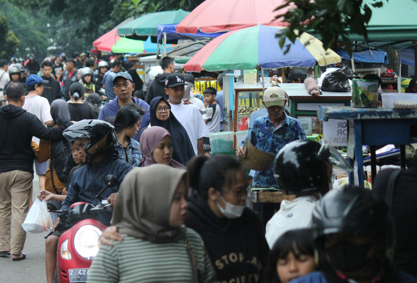 Suasana pasar takjil di Jalan Pusdai, Kota Bandung, Selasa (4/3/2025). Foto: Edi Yusuf