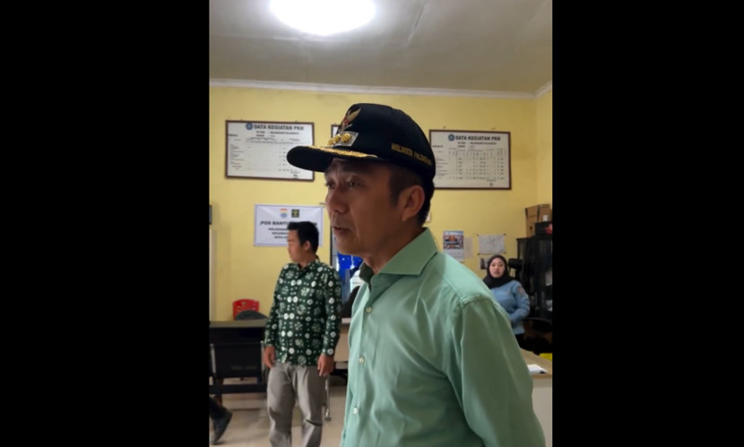 Wali Kota Palembang Ratu Dewa sidak ke Kantor Kelurahan Pulokerto. (FOTO: Tangkapan Layar IG @ratudewa)