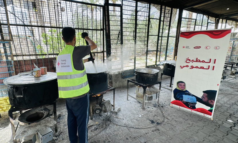 Penyediaan bantuan makanan untuk warga di Gaza Sumber:dok PMI