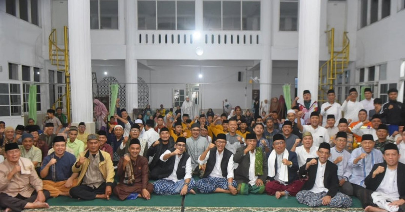 Safari Ramadhan Pemkot Sukabumi di Masjid Jami Al-Mahfudziyyah, Gang Ampera, Kecamatan Cikole, pada Senin (10/3/2025).