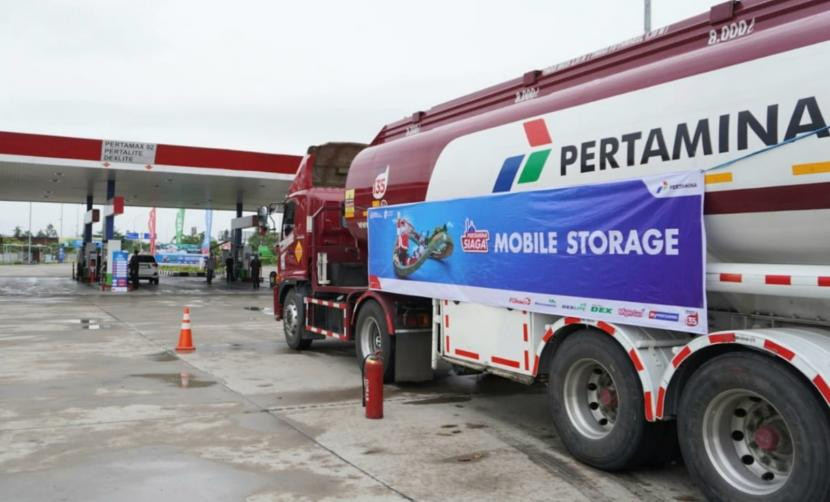 Mobil storage BBM Pertamina. (Republika)