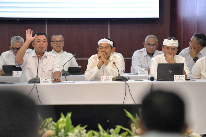 Gubernur Jabar Dedi Mulyadi bersama Menteri ATR/BPN membahas soal pengaturan tanah di daerah aliran sungai, di Balai Kota Depok, Selasa (11/3/2025). Foto: Humas Jabar