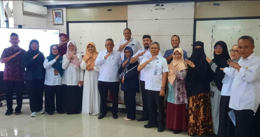 Andi Nur Aminah (tengah baju biru) terpilih sebagai Ketua UMKM Kota Depok peroide 2025-2028. (Foto: Dok RUZKA INDONESIA) 