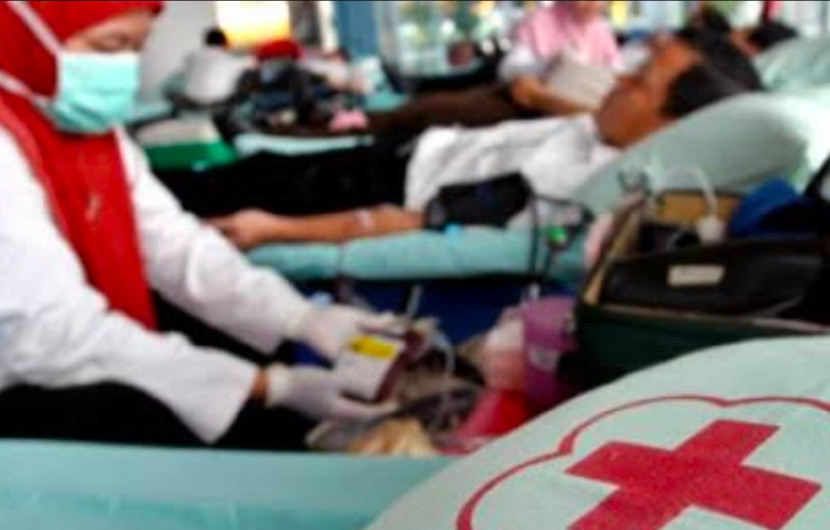 PMI Kota Depok membagikan tips donor darah saat puasa Ramadhan. (Foto: Dok RUZKA INDONESIA) 