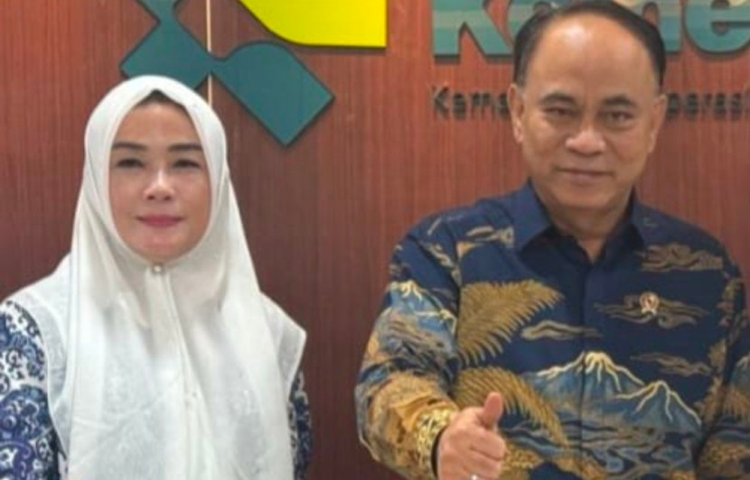 Dian Nurfarida bersama Menteri Koperasi dan UKM, Budi Arie Setiadi. (Foto: Dok RUZKA INDONESIA) 