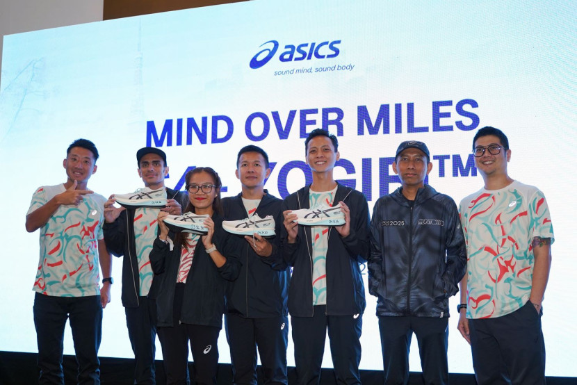 Dari kiri ke kanan: Sota Fukushima, Danar Guritno, Glenda Vyona, Jasment, Naufal Rahman, Coach Andriyanto, dan Yogi Suryo Prayogo dalam Press Conference ASICS S4+ Yogiri Tokyo Marathon 2025. Foto: Asics Indonesia