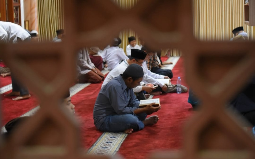 Suasana malam nuzulul quran di Masjid Agung Kota Sukabumi, Ahad (16/3/2025). Dokpim Kota Sukabumi