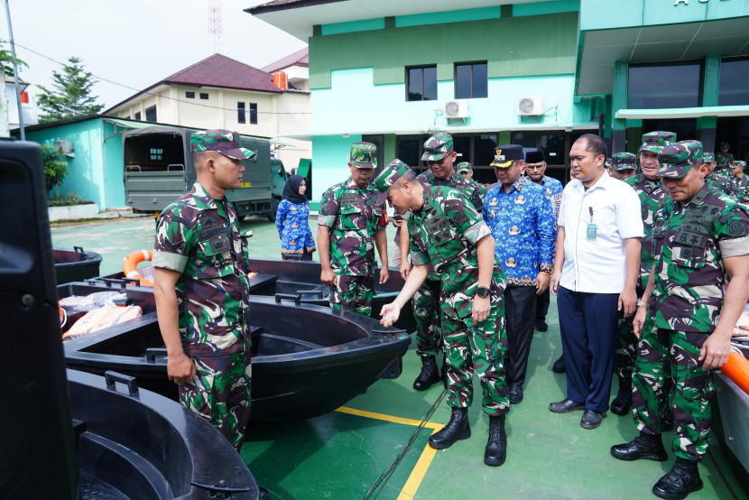 Bantuan Sumber:Seputar Militer