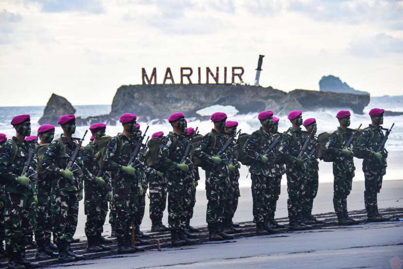 320 Prajurit Marinir lulus ujian kemampuan dan ketahanan di laut. Foto: TNI