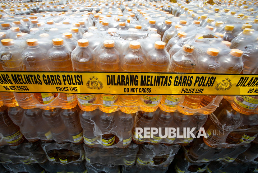 Minyakita kemasan botol. (Foto: Dok. Republika.co.id)