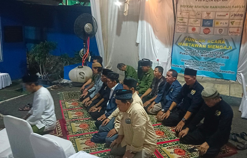 PWI Kota Depok menggelar program Berkah Senyum Ramadhan, Wartawan Mengaji, Jumat (21/03/2025). (Foto: Dok RUZKA INDONESIA) 