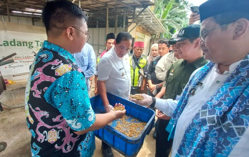 Budidaya Maggot di Kelurahan Jatijajar, Kecamatan Tapos, Kota Depok. (Foto: Dok Diskominfo Kota Depok) 