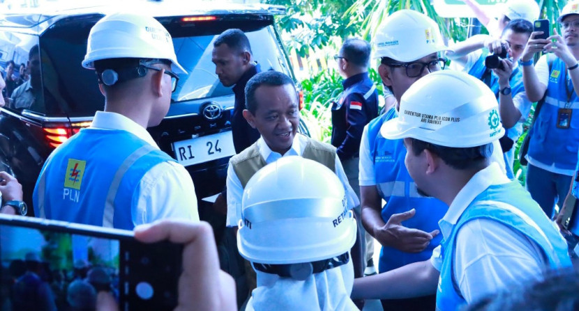 Menteri ESDM, Bahlil Lahadalia melakukan inspeksi ke Stasiun Pengisian Kendaraan Listrik Umum (SPKLU) di Pelabuhan Merak, Banten, pada Kamis (13/03/2025). (Foto: Dok PLN Icon Plus) 