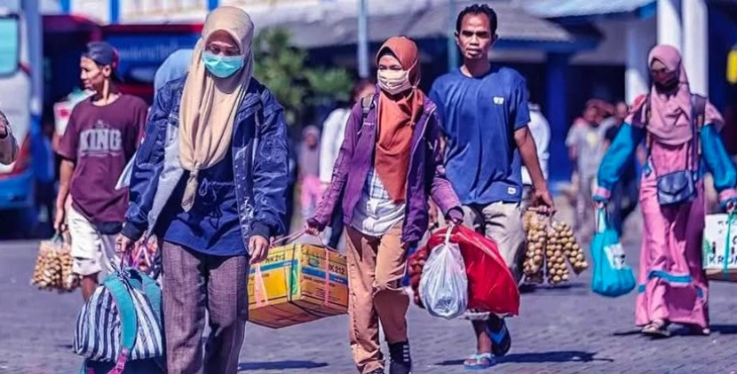 Para pemudik lebaran 2025 sudah mulai memadati terminal bus. (Foto: Dok RUZKA INDONESIA) 